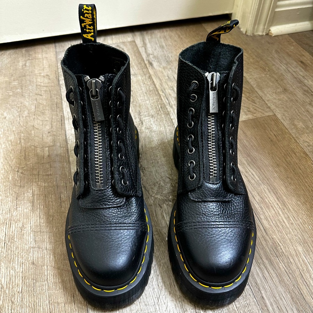Dr. Marten Sinclair Platform Boot - Size US9